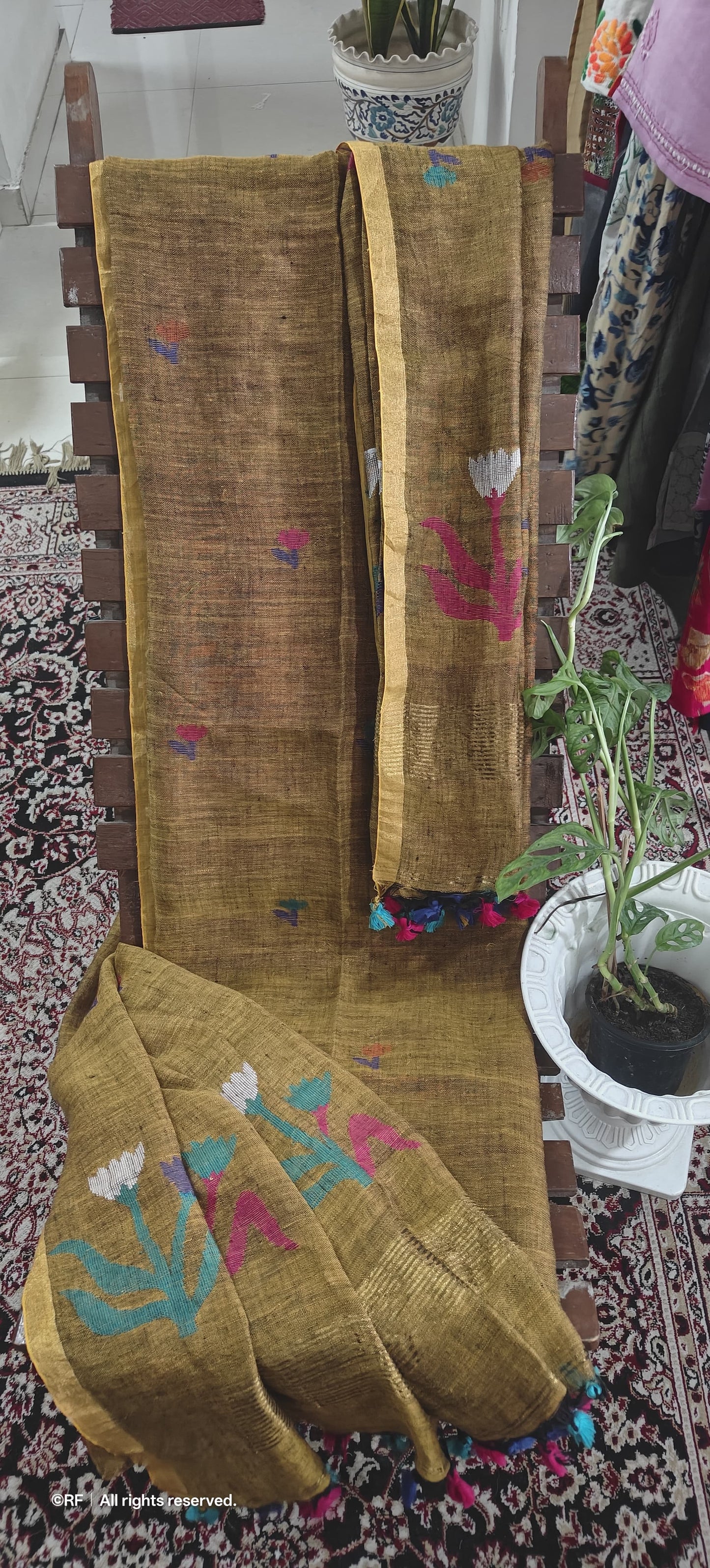 Tulip zari weaved 84 count Jayshree linen needle Jamdani suit with top and dupatta by Rihyaaz