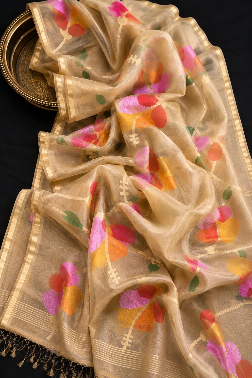 Blossom muslin Jamdani saree with allover floral handwoven motifs by Rihyaaz