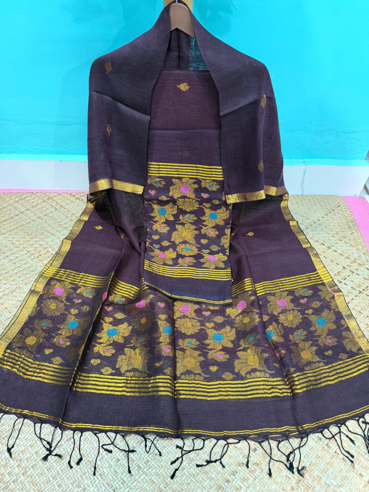 Floret linen floral weaved Jamdani suit set by Rihyaaz