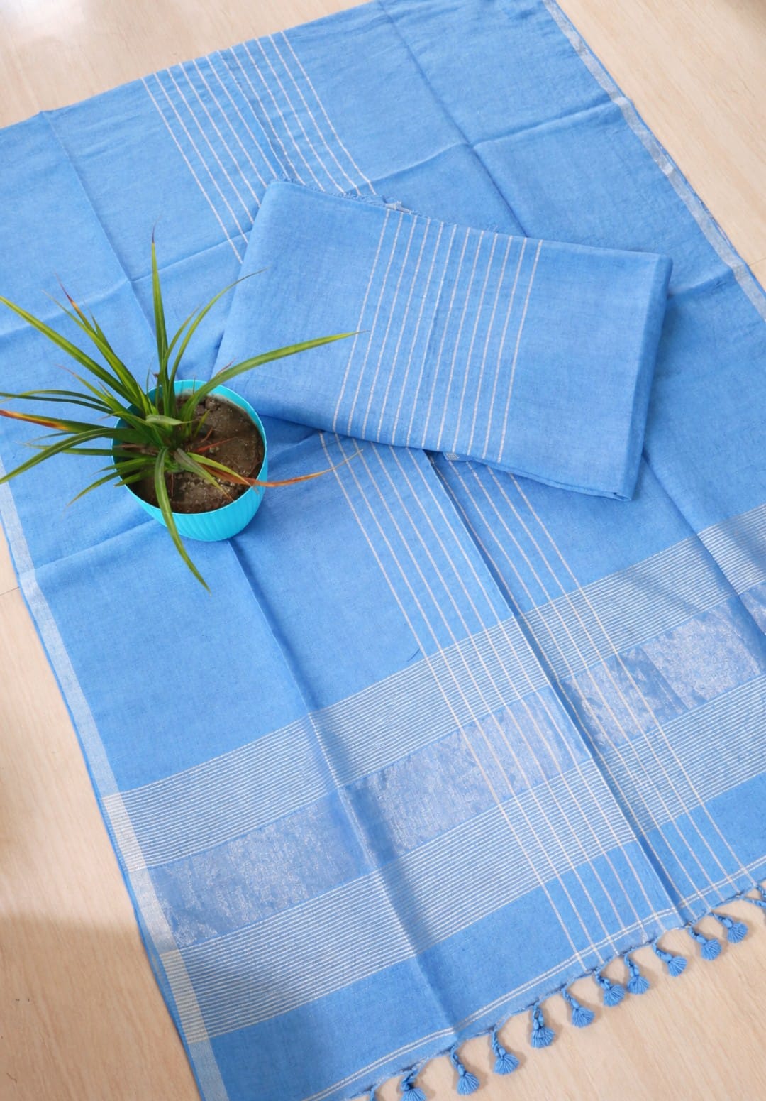 Varta 120 count linen Jamdani suit with handwoven detailing, 3 meter top and 2.5 meter dupatta by Rihyaaz