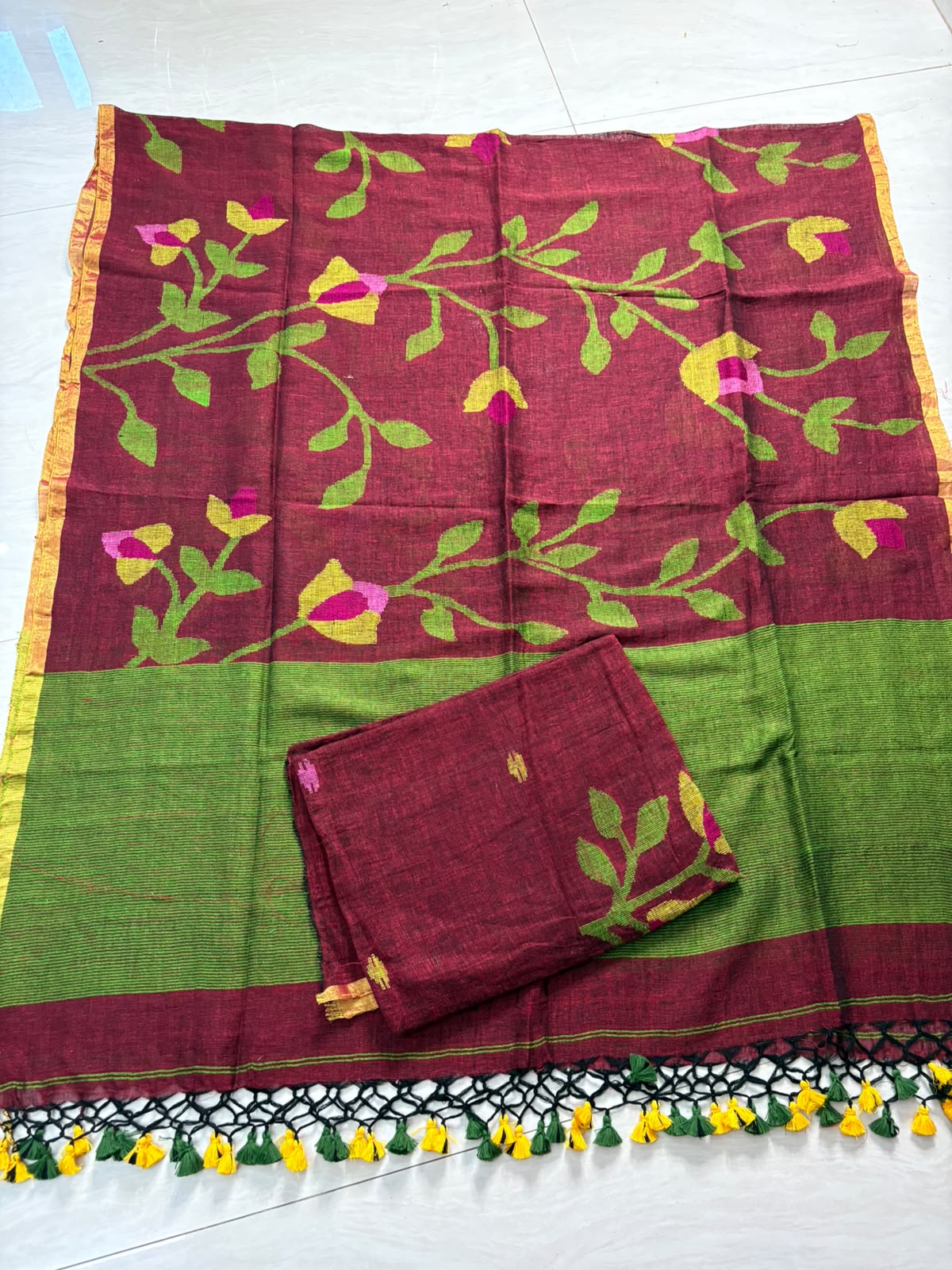 Surili by Rihyaaz – Needle Jamdani handwoven dupatta with intricately yoke-woven Jamdani top.