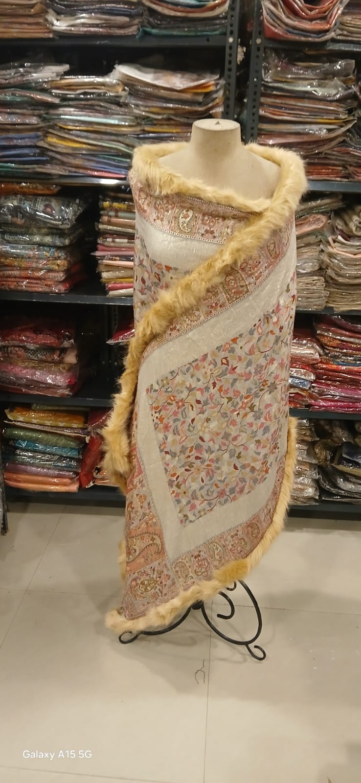 Luxury Kani Stole with Four-Side Fur