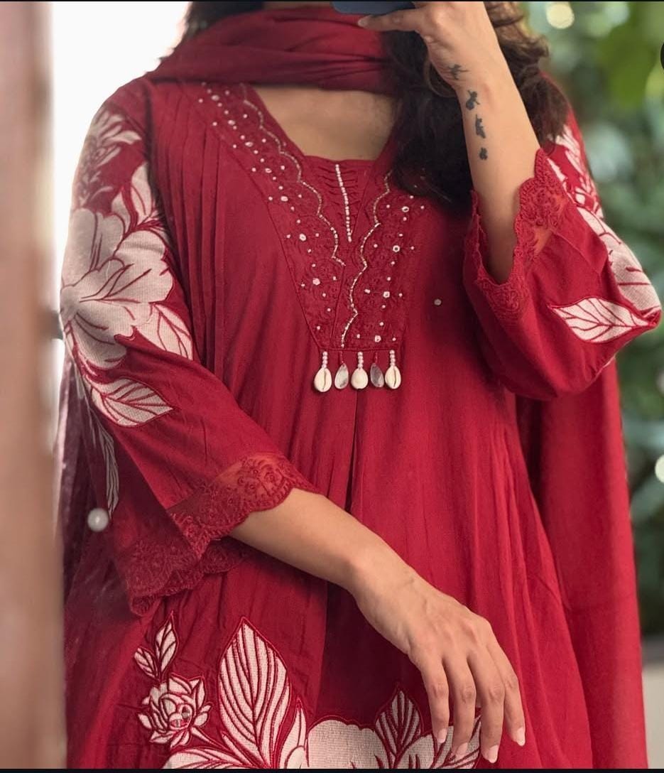 Laali – Festive Floral Elegance