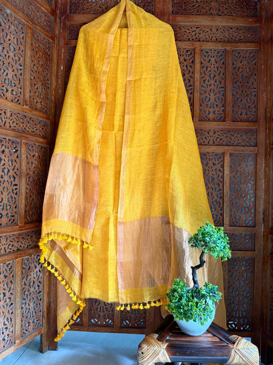 Rutba – Broad Zari Palla Dupatta with Polka Dot Linen Suit | Rihyaaz
