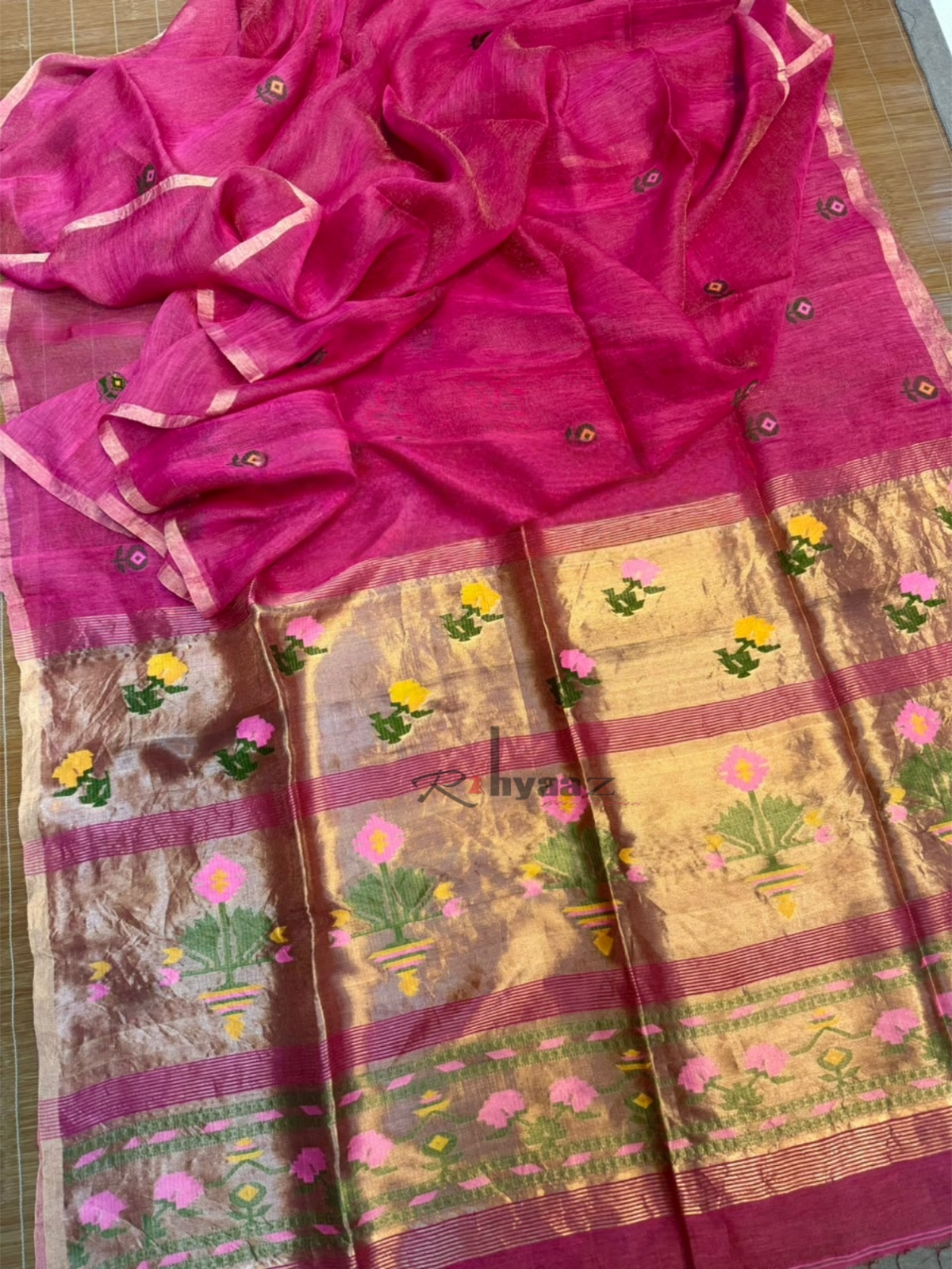 "A detailed close-up of an authentic Rihyaaz ivory Jamdani muslin saree, highlighting the sheer fabric texture and intricate handwoven discontinuous weft geometric motifs."