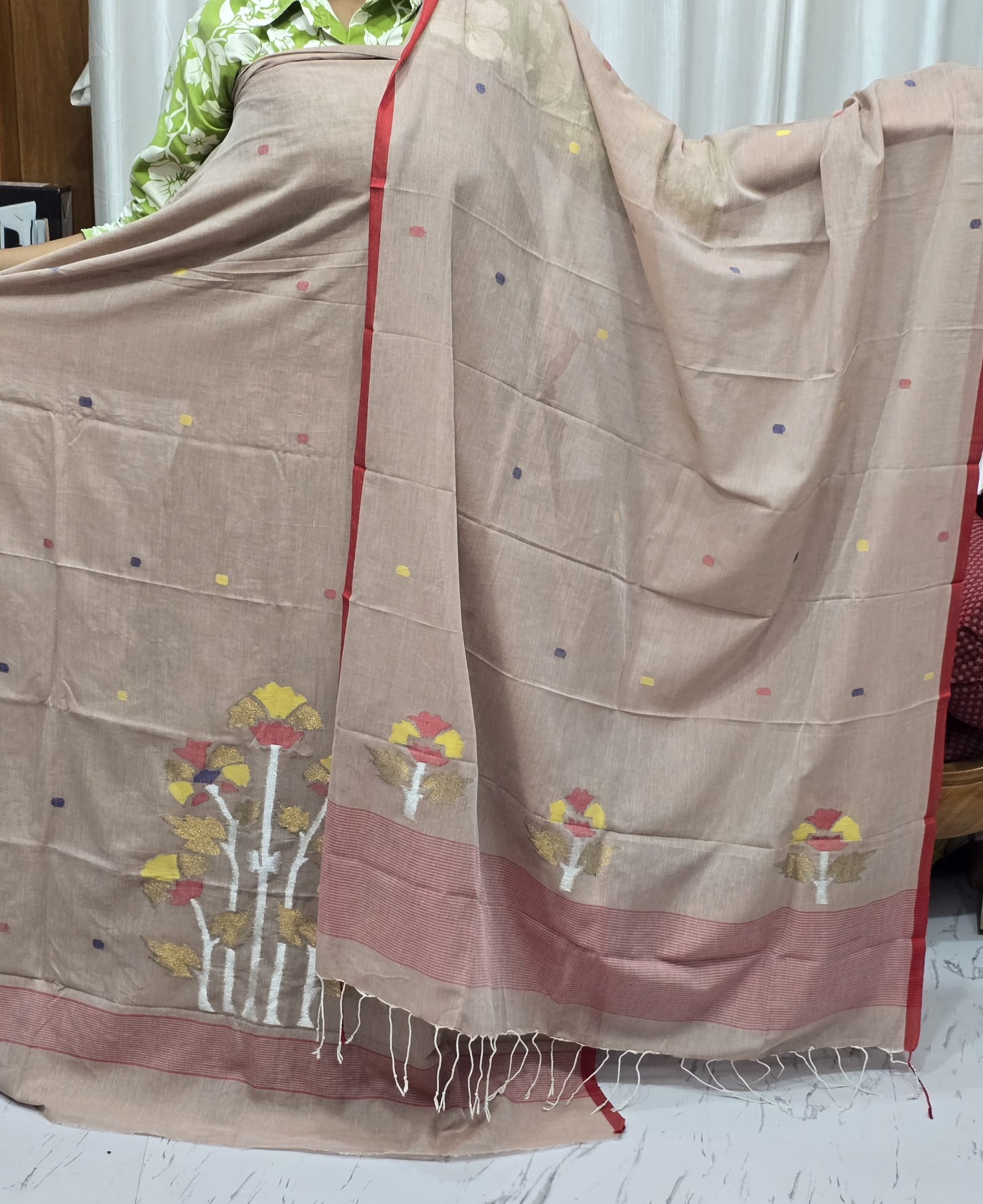 Tora – Mul Cotton Dual Zari Woven Jamdani Suit with handwoven elegant dual zari floral motif detailing on soft, lightweight cotton fabric. A handwoven elegance by Rihyaaz.