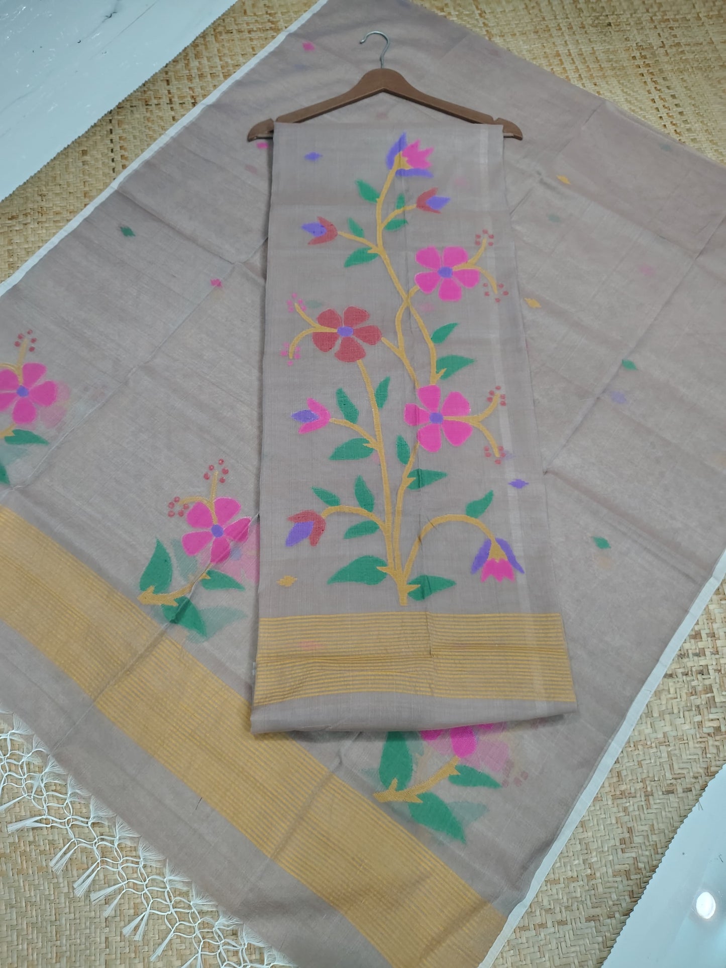 Joba Maslin Jamdani handwoven suit with 2.5-meter top and 2.5-meter tassel-finished dupatta by Rihyaaz.