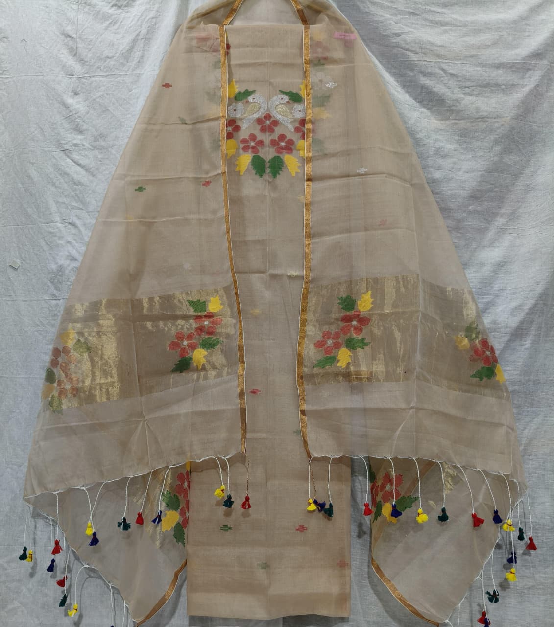 Rihyaaz Muslin Jamdani suit with matching tassel dupatta and delicate needle-weaved floral motifs.