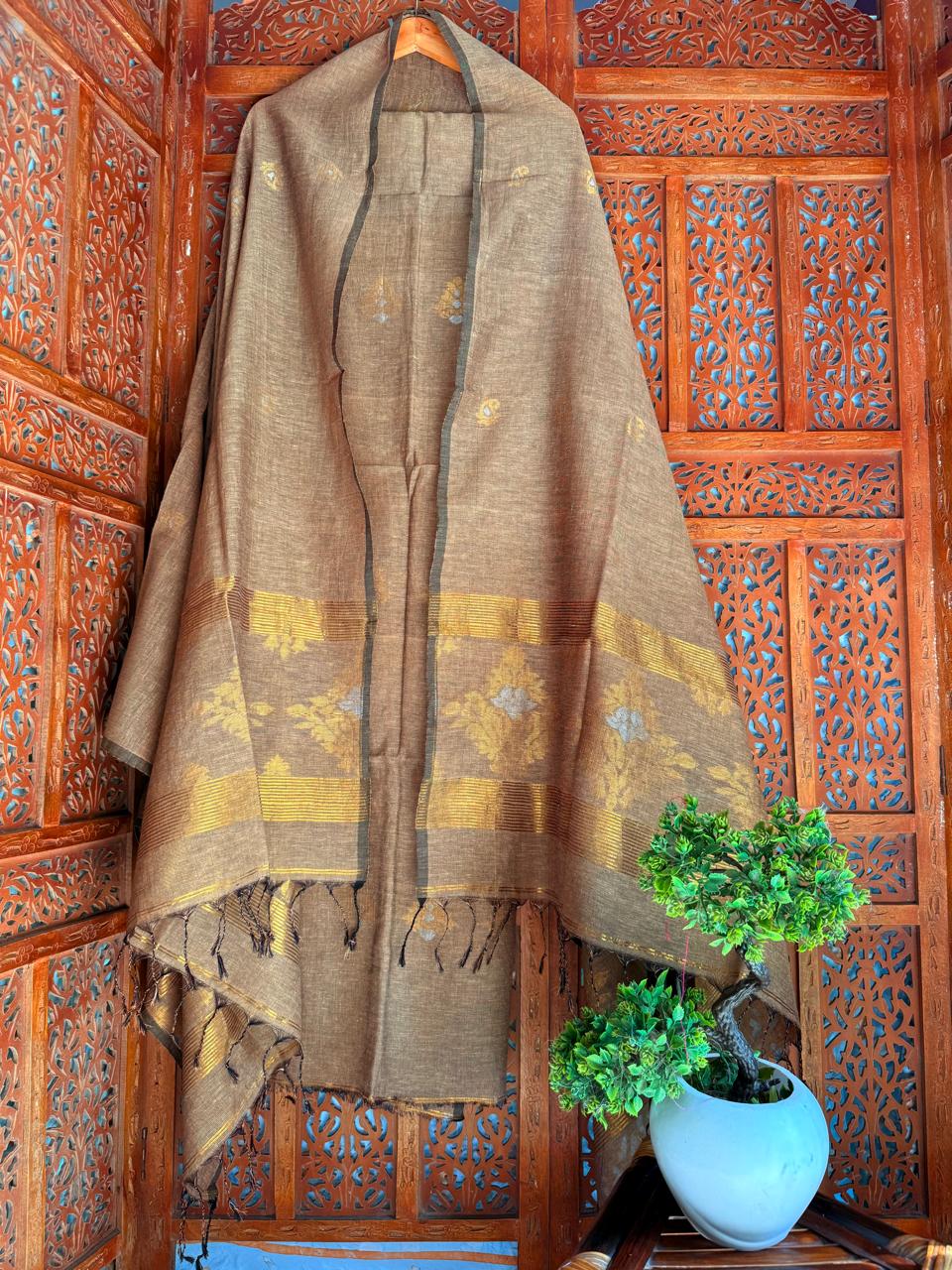 Jarau beige organic 100 count linen by linen 2-piece suit with all-over needle Jamdani weaving on kurta and antique zari Meenakari work on both sides of the dupatta by Rihyaaz.