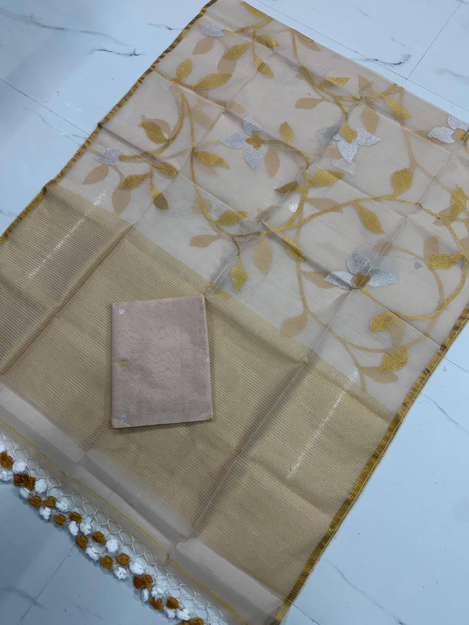 Rihyaaz Muslin Jamdani suit with handwoven detailing, 2.5 meter top and 2.5 meter tassel-finished jal work dupatta.