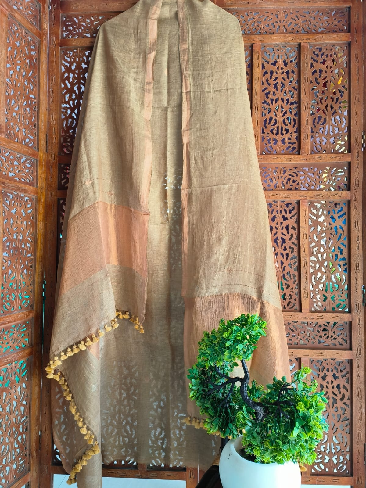 Heera Pure Linen Tissue Handwoven Jamdani Suit Set by Rihyaaz featuring intricate diamond butta needle weaving on the kurta and dupatta. Premium soft luxury linen tissue fabric, handcrafted ethnic wear with 2.5-meter kurta and 2.5-meter dupatta, ideal for festive, wedding, and occasion wear.