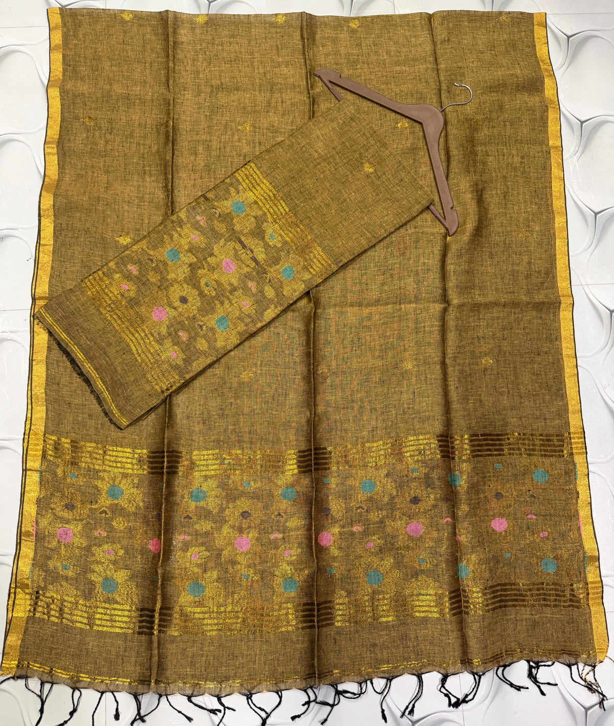 Beige zari weaved pure linen Jamdani suit set with 2.6 meter top and 2.5 meter Tassels dupatta by Rihyaaz 