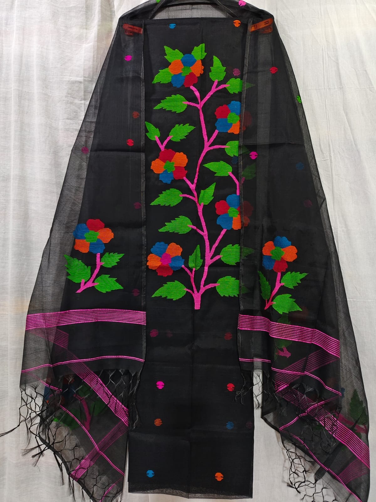 Petunia needle-woven Jamdani Muslin suit set by Rihyaaz, featuring a 2.5-meter top and 2.5-meter dupatta with elegant tassel detailing, showcasing traditional handloom craftsmanship and timeless ethnic style.
