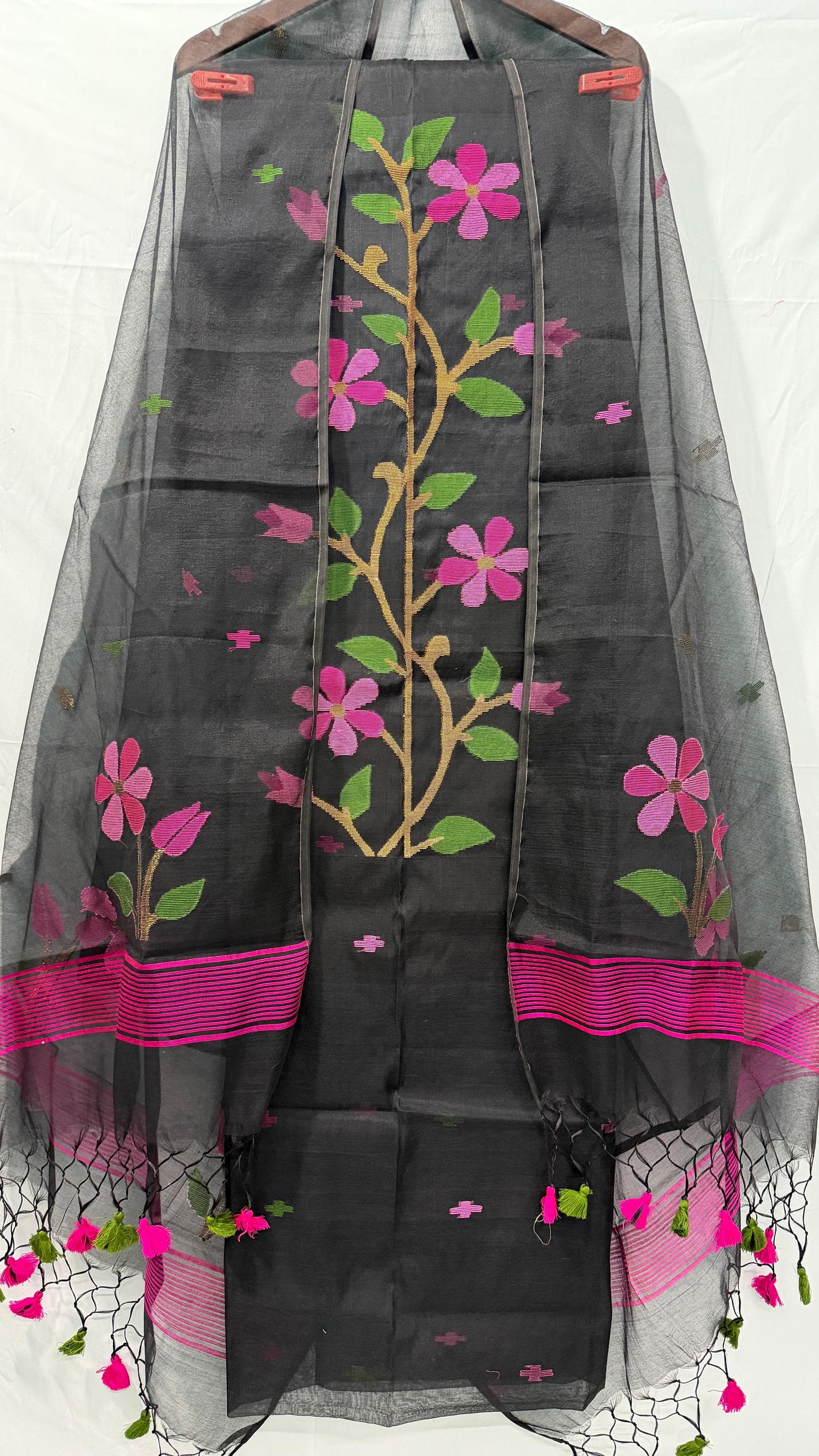 Rihyaaz Muslin Jamdani suit with handwoven detailing, 2.5 meter top and 2.5 meter tassel-finished dupatta.