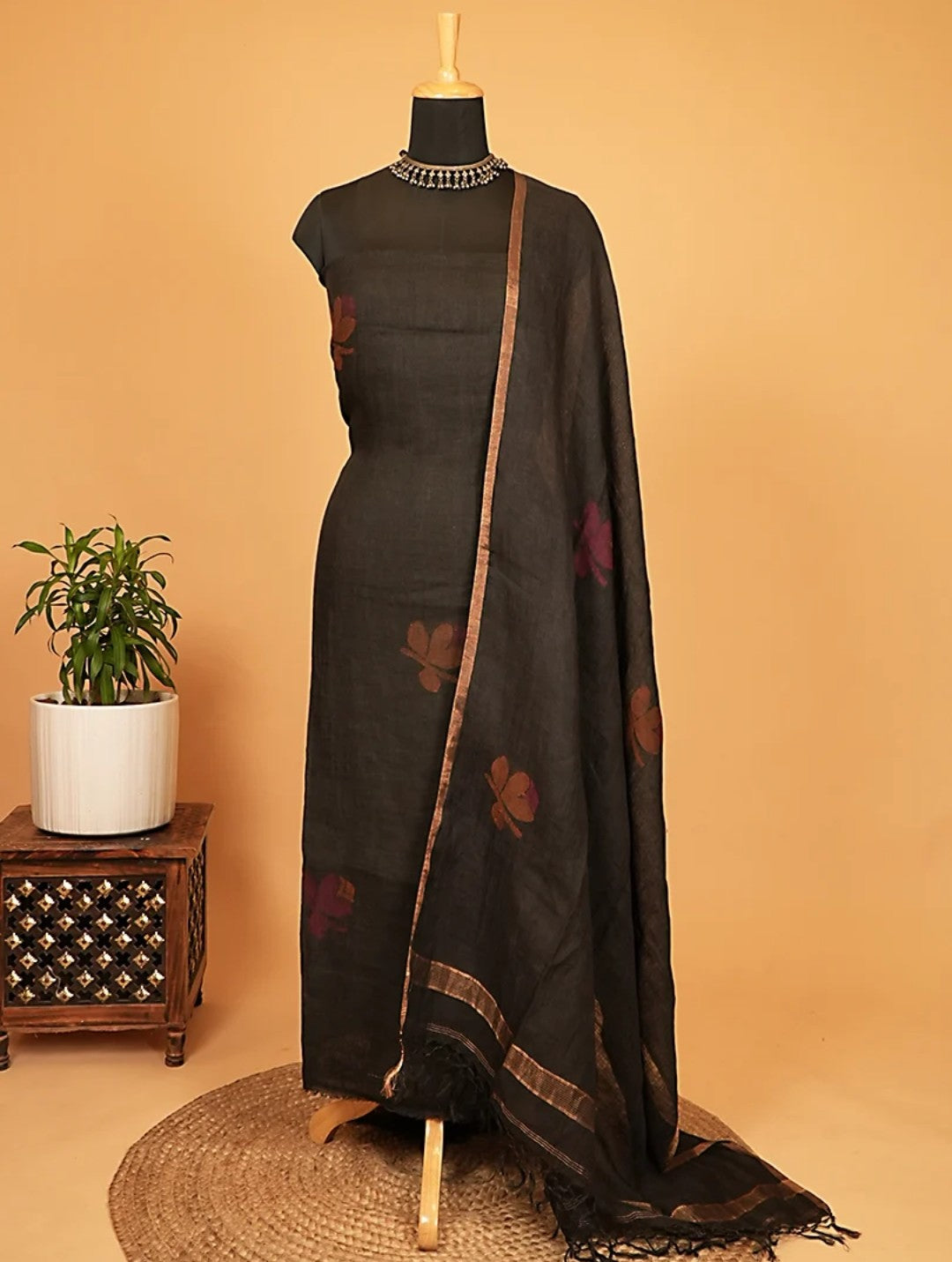 Kaash black pure Jayshree linen and 120 count linen handwoven Jamdani suit set with 3 metre kurta fabric and 2.5 metre dupatta by Rihyaaz Fashions.