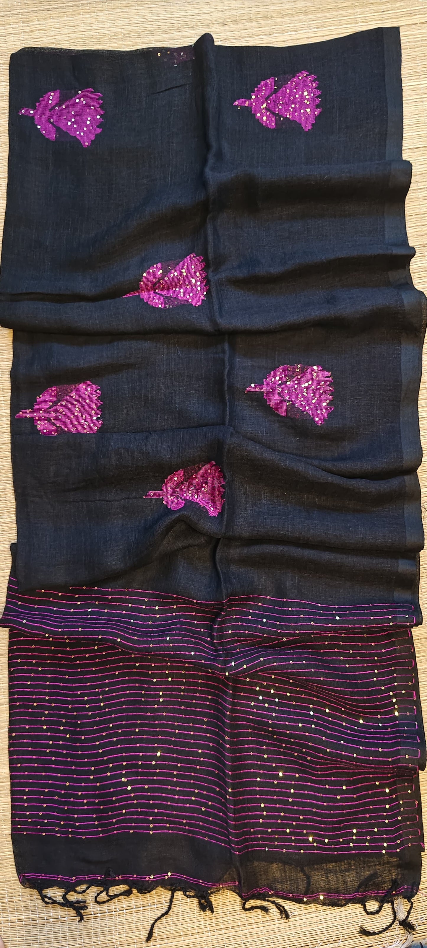 Shri Pure Linen by Linen handwoven floral motif Jamdani saree with sequence work on motifs and pallu, needlework butta and check blouse piece by Rihyaaz.