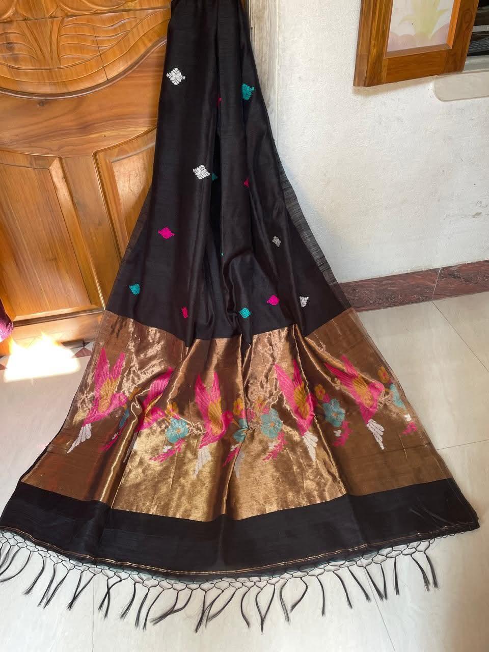 Machranga Traditional 100% pure Matka silk Paithani saree with running blouse piece by Rihyaaz.