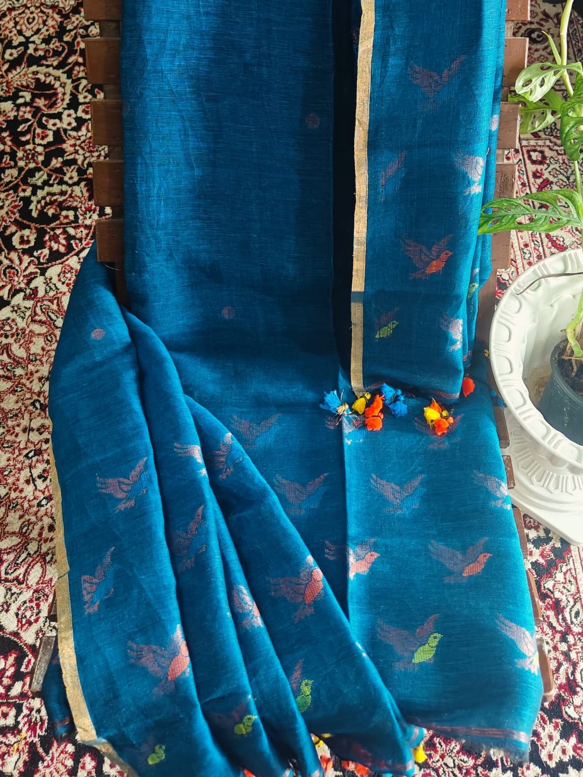 Shalik, an elegant 2-piece Jamdani suit crafted in luxurious linen with intricate zari meenakari detailing by Rihyaaz.