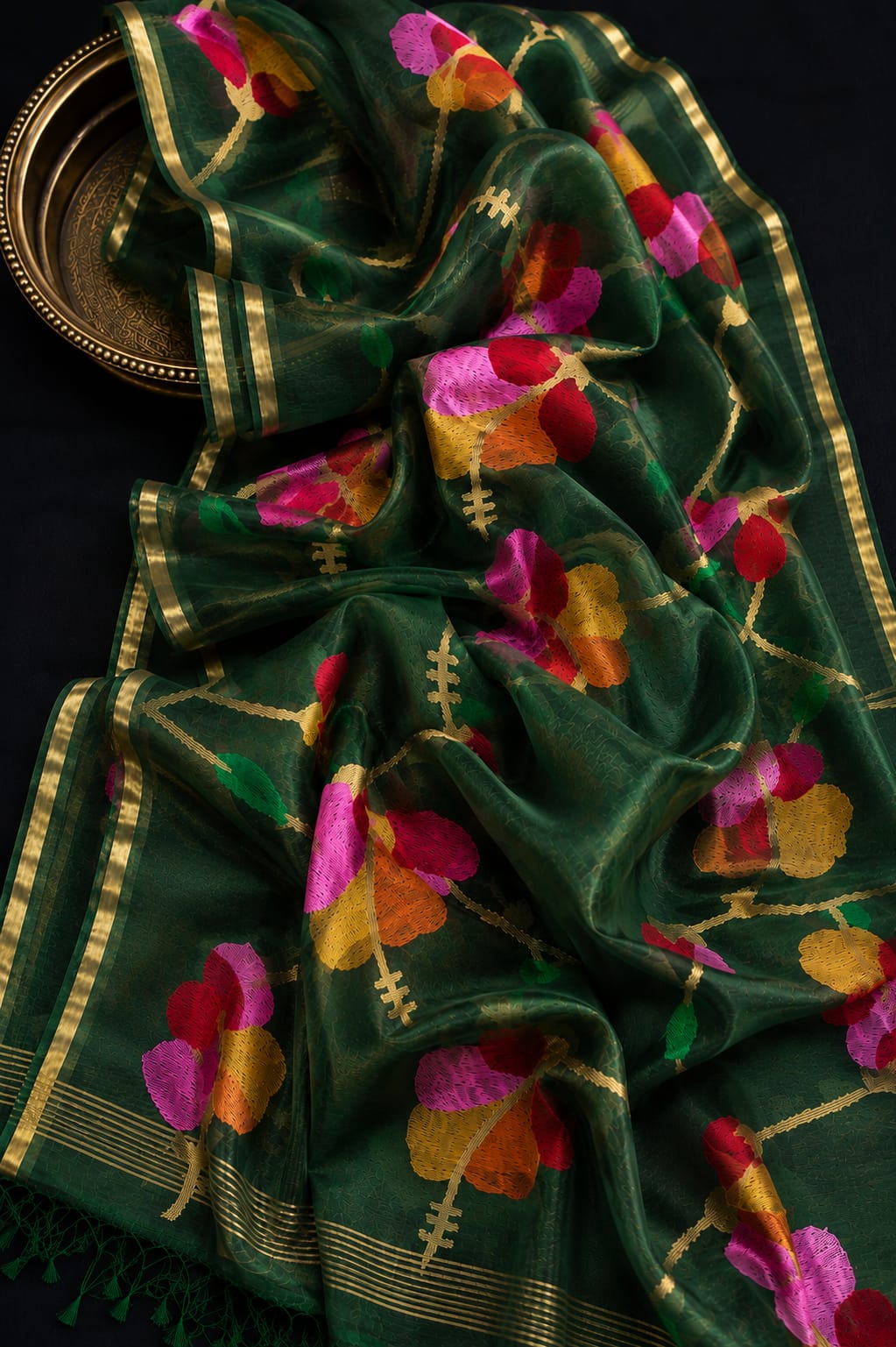 Blossom muslin Jamdani saree with allover floral handwoven motifs by Rihyaaz