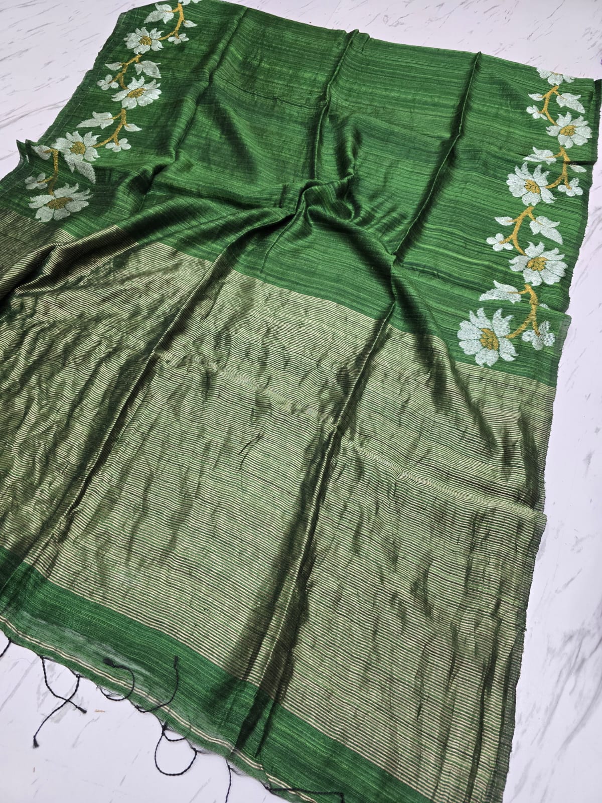 Jui Bottle Green Pure Motka Silk Saree with blouse piece from Rihyaaz. Premium-quality silk with Silk Mark authenticity, perfect for festive and traditional occasions.