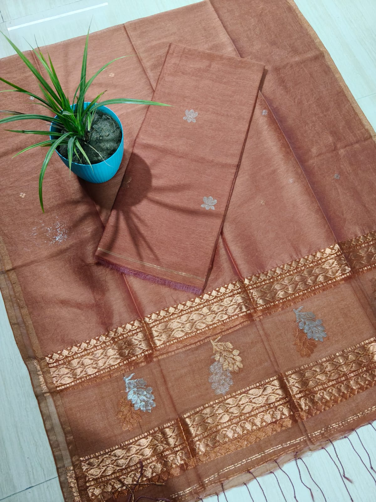 Rashi Silk Linen Lotus Jamdani Suit Set by Rihyaaz featuring a 3-meter silk linen top with a 2.5-meter tassel dupatta, showcasing elegant handwoven Lotus Jamdani craftsmanship.