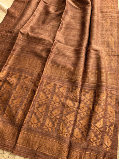 Durga Brown premium-quality Pure Matka Jamdani saree with traditional woven designs and running Matka blouse piece by Rihyaaz Fashions.