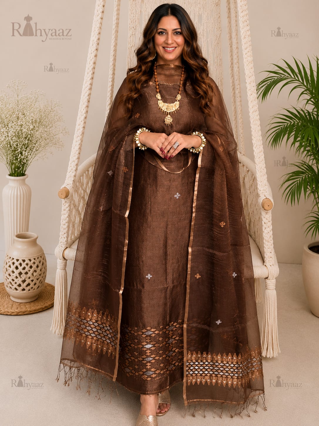 Abha by Rihyaaz – Silk linen dual zari Jamdani weaved suit with an elegant resham dupatta, handcrafted ethnic wear featuring traditional weaving and premium festive craftsmanship.
