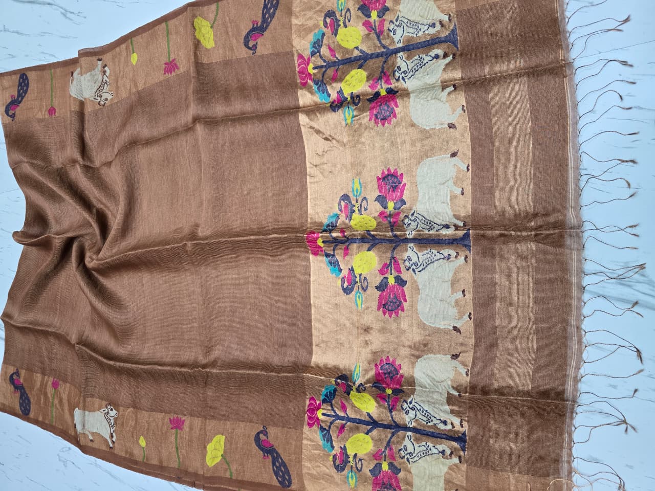 Suravi Silk Linen Pichwai Inspired Jamdani Saree by Rihyaaz featuring intricate handwoven Pichwai-inspired motifs on premium silk linen fabric, ideal for festive, wedding, and ethnic wear.