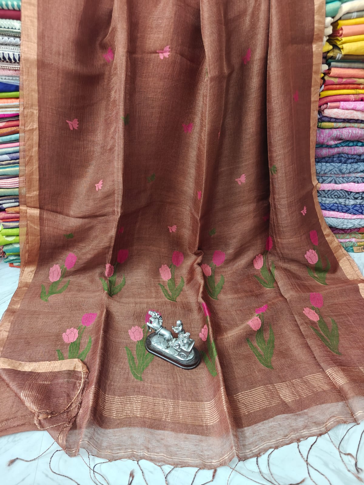 Lilac silk linen saree with intricate Jamdani weaved anchal by Rihyaaz, showcasing elegant traditional Indian handloom craftsmanship.