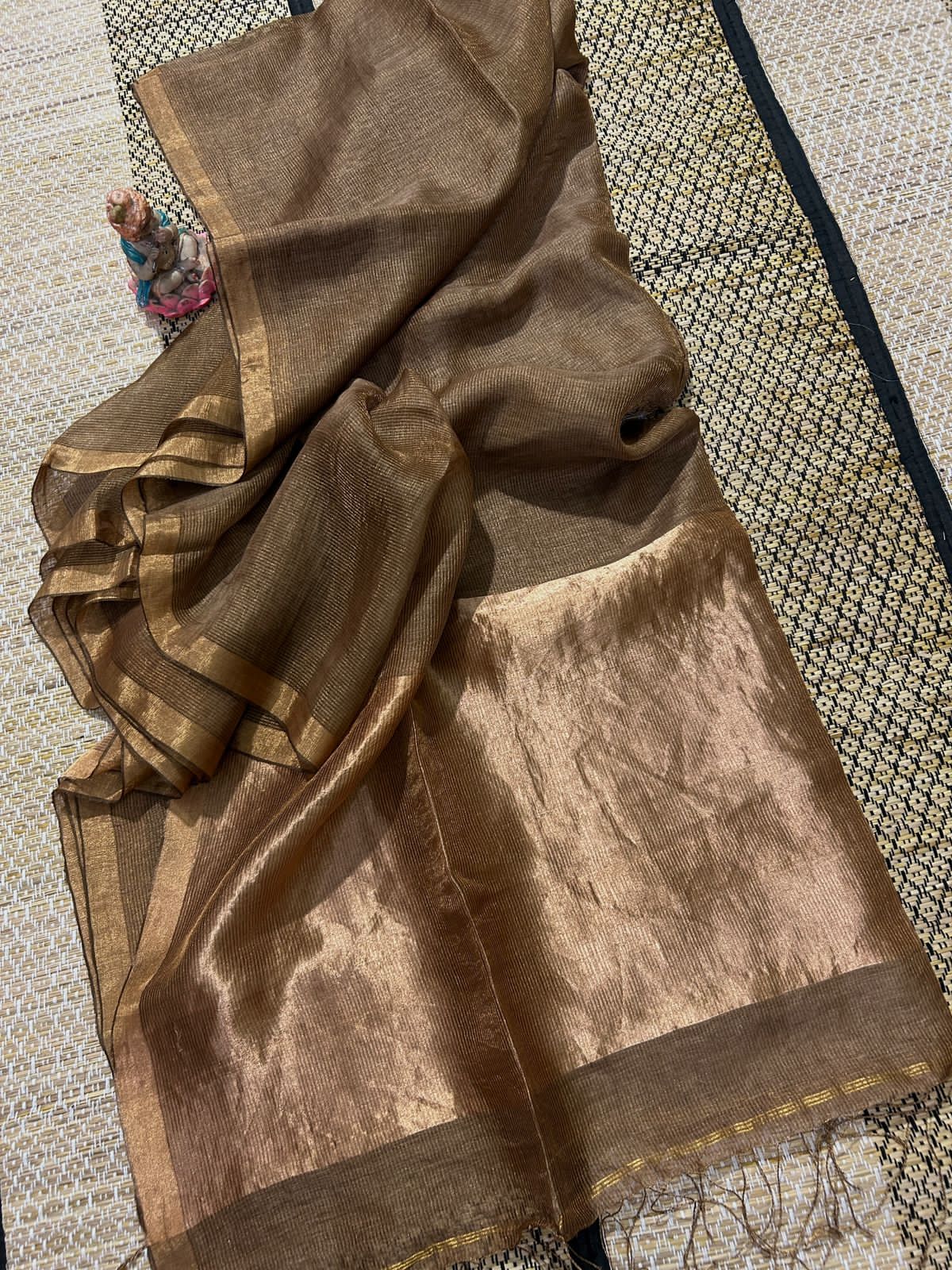 Liya - Silk Tissue Weaved Linen Saree with shimmering tissue palla by Rihyaaz, premium handwoven festive ethnic saree for weddings and celebrations.