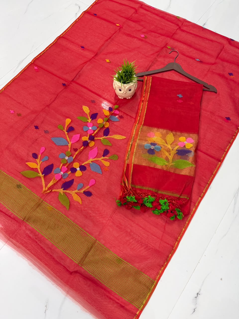 Muslin Jamdani handwoven suit set with 2.5-meter top and 2.5-meter dupatta featuring elegant tassels by Rihyaaz.
