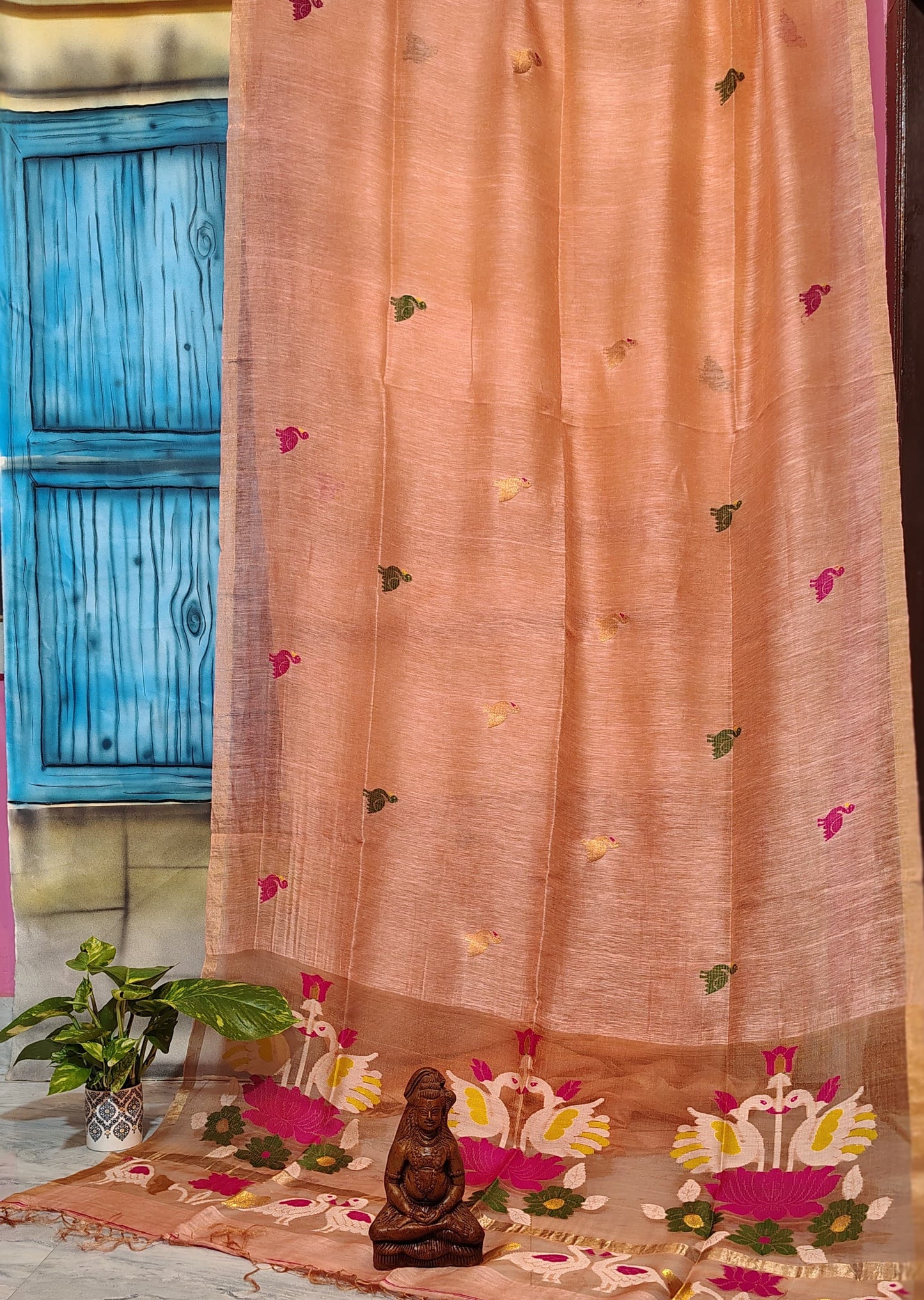 Shankh premium Silk Linen saree featuring an intricate Jamdani weave and elegant Resham Palla, crafted in traditional handloom style by Rihyaaz.