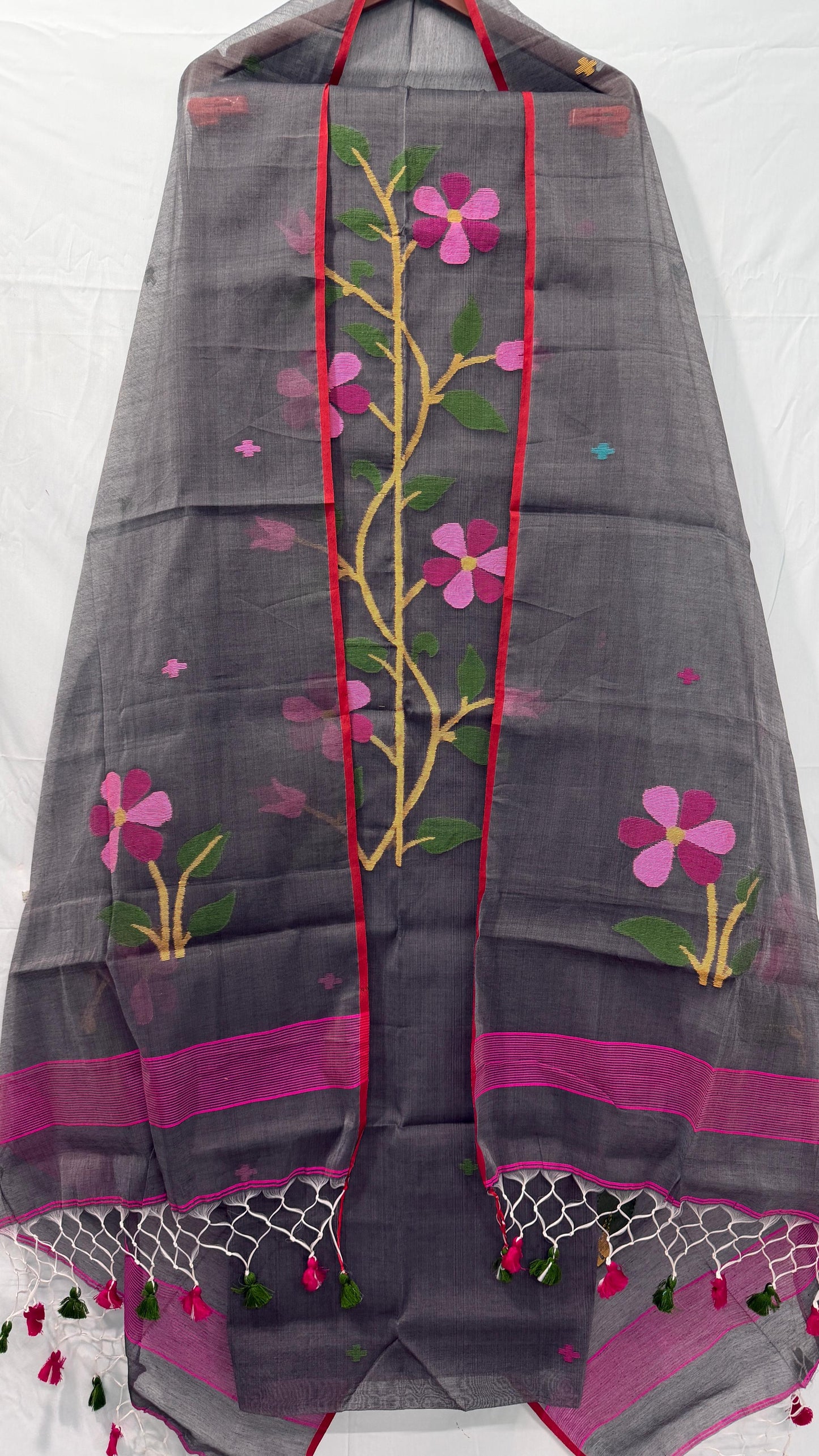 Rihyaaz Muslin Jamdani suit with handwoven detailing, 2.5 meter top and 2.5 meter tassel-finished dupatta.