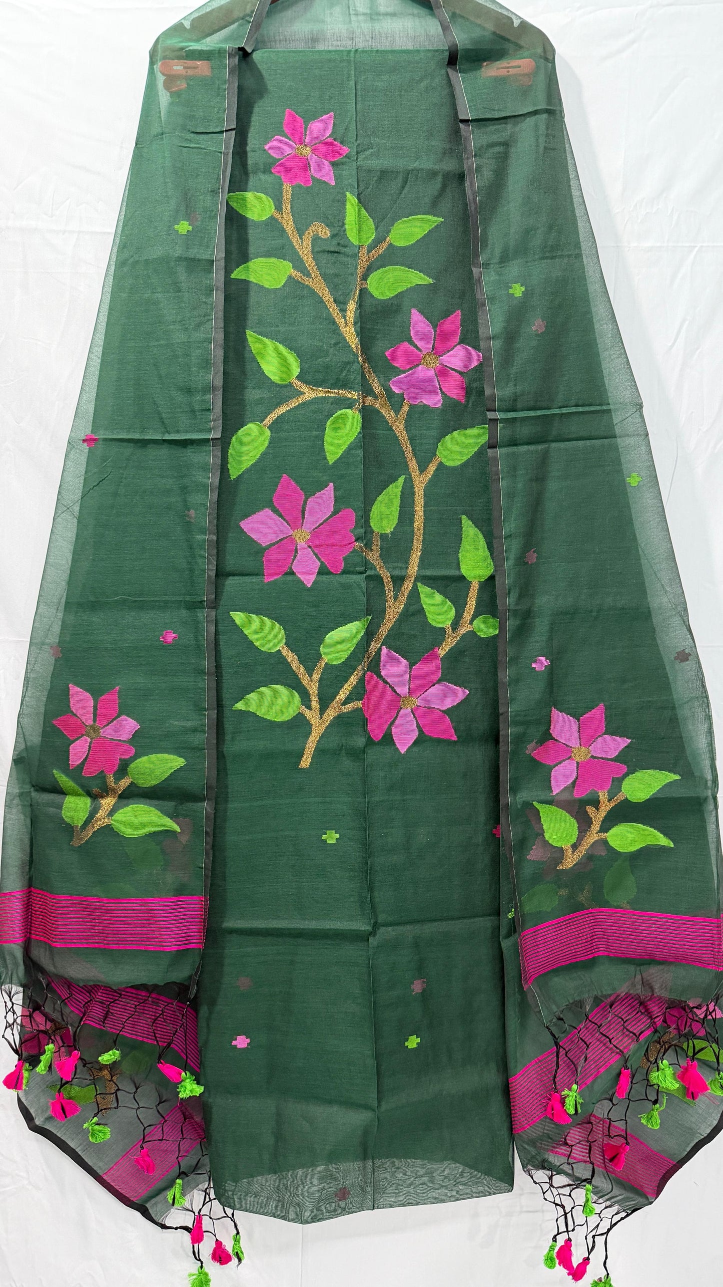 Rihyaaz Muslin Jamdani suit with handwoven detailing, 2.5 meter top and 2.5 meter tassel-finished dupatta.