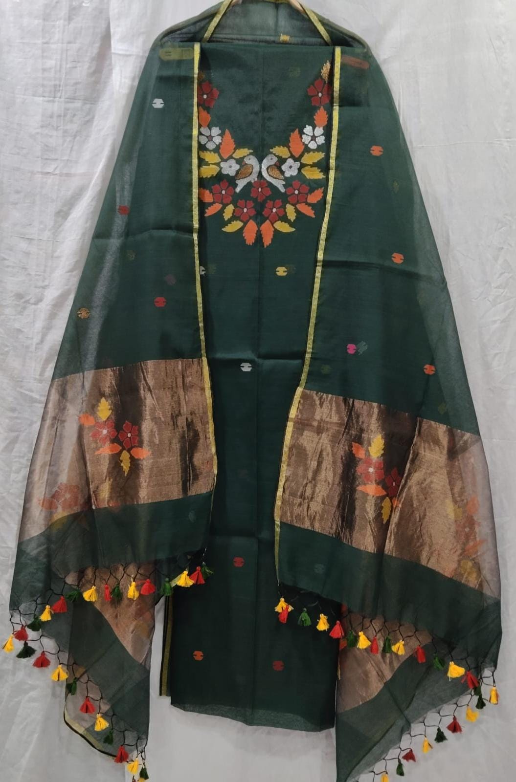 Rihyaaz Muslin Jamdani suit with matching tassel dupatta and delicate needle-weaved floral motifs.