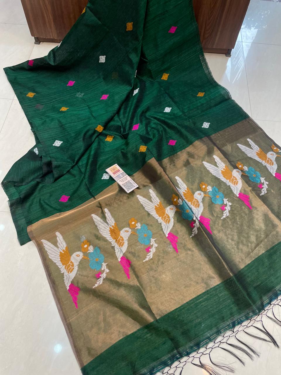 Machranga Traditional 100% pure Matka silk Paithani saree with running blouse piece by Rihyaaz.