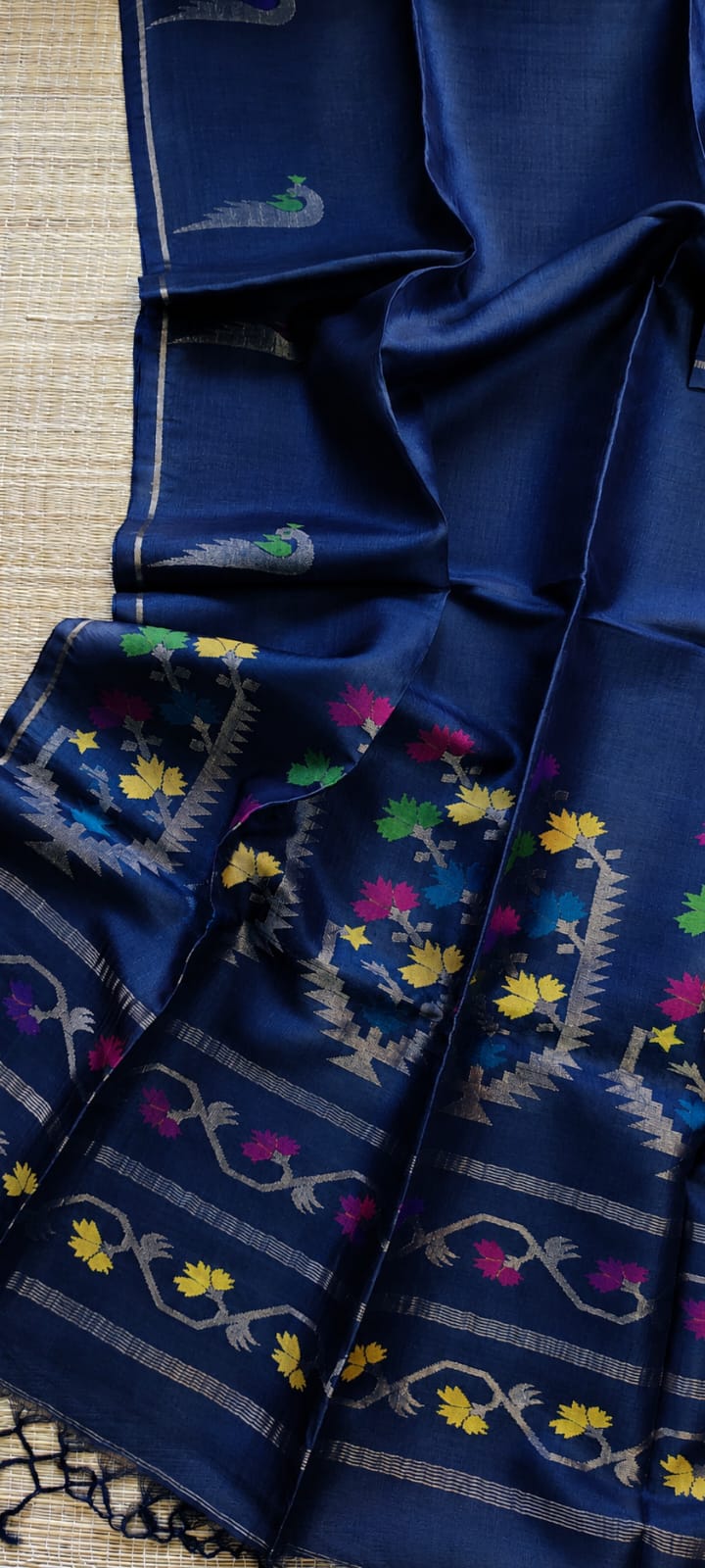 Rajeswari pure Tussar by Tussar hand-woven Jamdani saree with intricate needlework and floral motifs, and running blouse piece – Rihyaaz