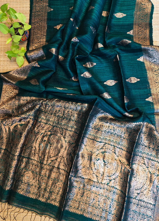 Premium pure Matka silk Benarasi saree with running Matka blouse piece by Rihyaaz