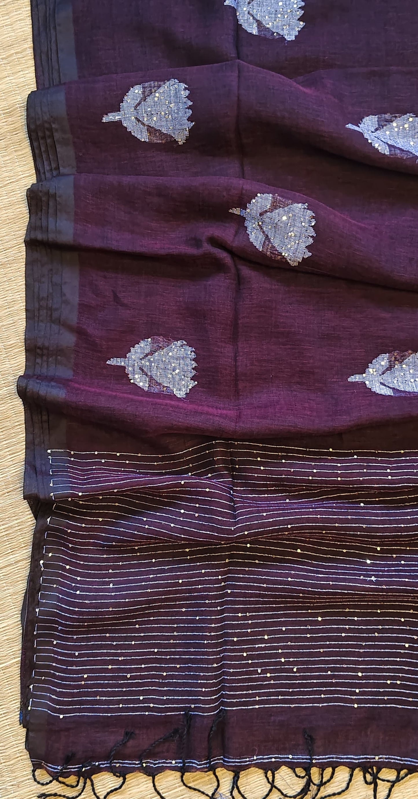 Shri Pure Linen by Linen handwoven floral motif Jamdani saree with sequence work on motifs and pallu, needlework butta and check blouse piece by Rihyaaz.