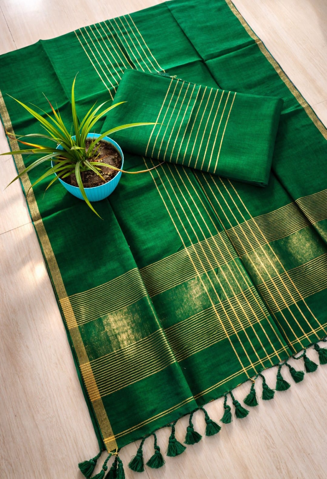 Varta 120 count linen Jamdani suit with handwoven detailing, 3 meter top and 2.5 meter dupatta by Rihyaaz