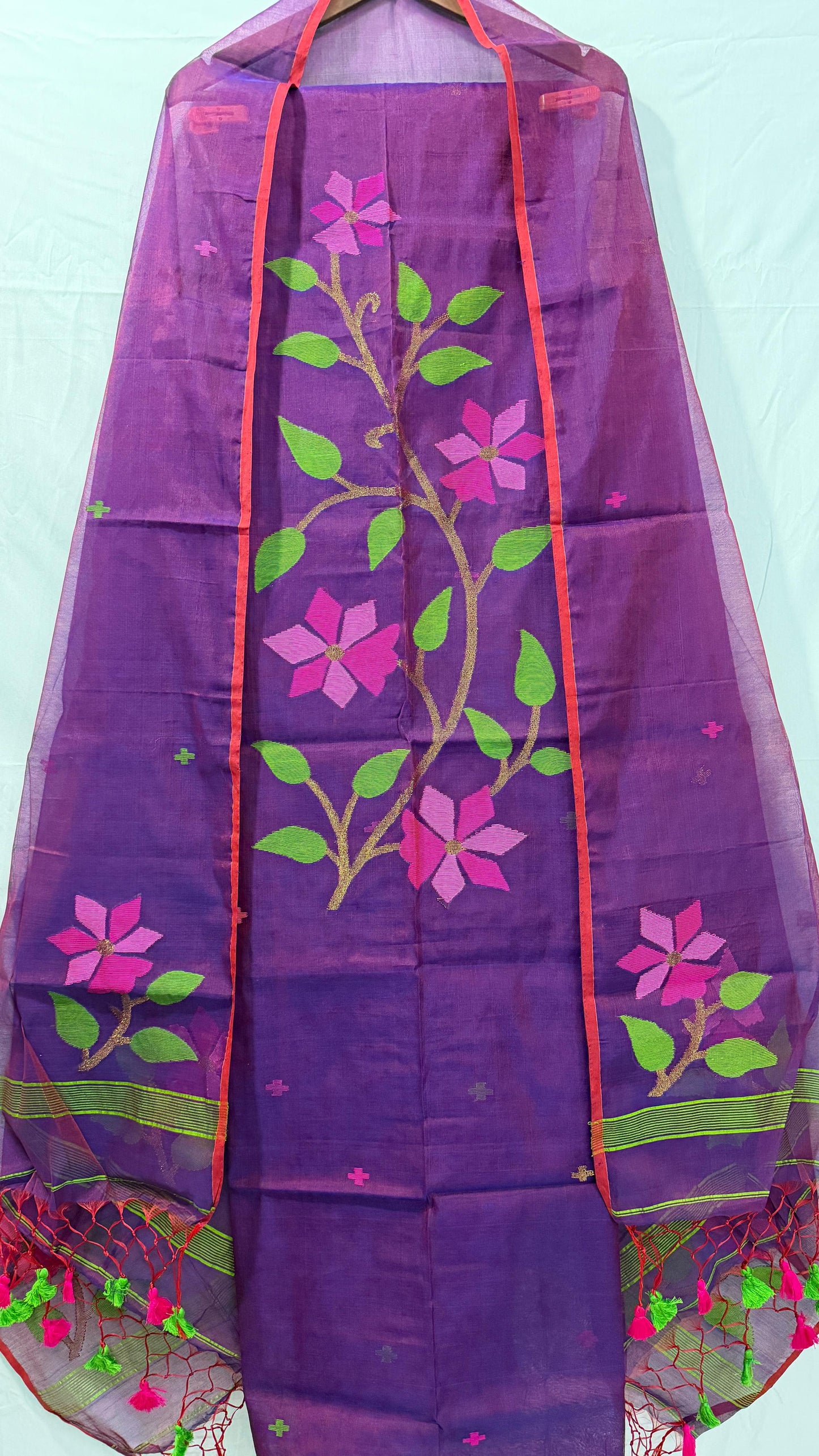 Rihyaaz Muslin Jamdani suit with handwoven detailing, 2.5 meter top and 2.5 meter tassel-finished dupatta.