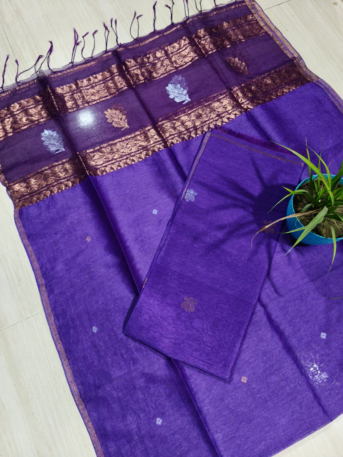 Rashi Silk Linen Lotus Jamdani Suit Set by Rihyaaz featuring a 3-meter silk linen top with a 2.5-meter tassel dupatta, showcasing elegant handwoven Lotus Jamdani craftsmanship.
