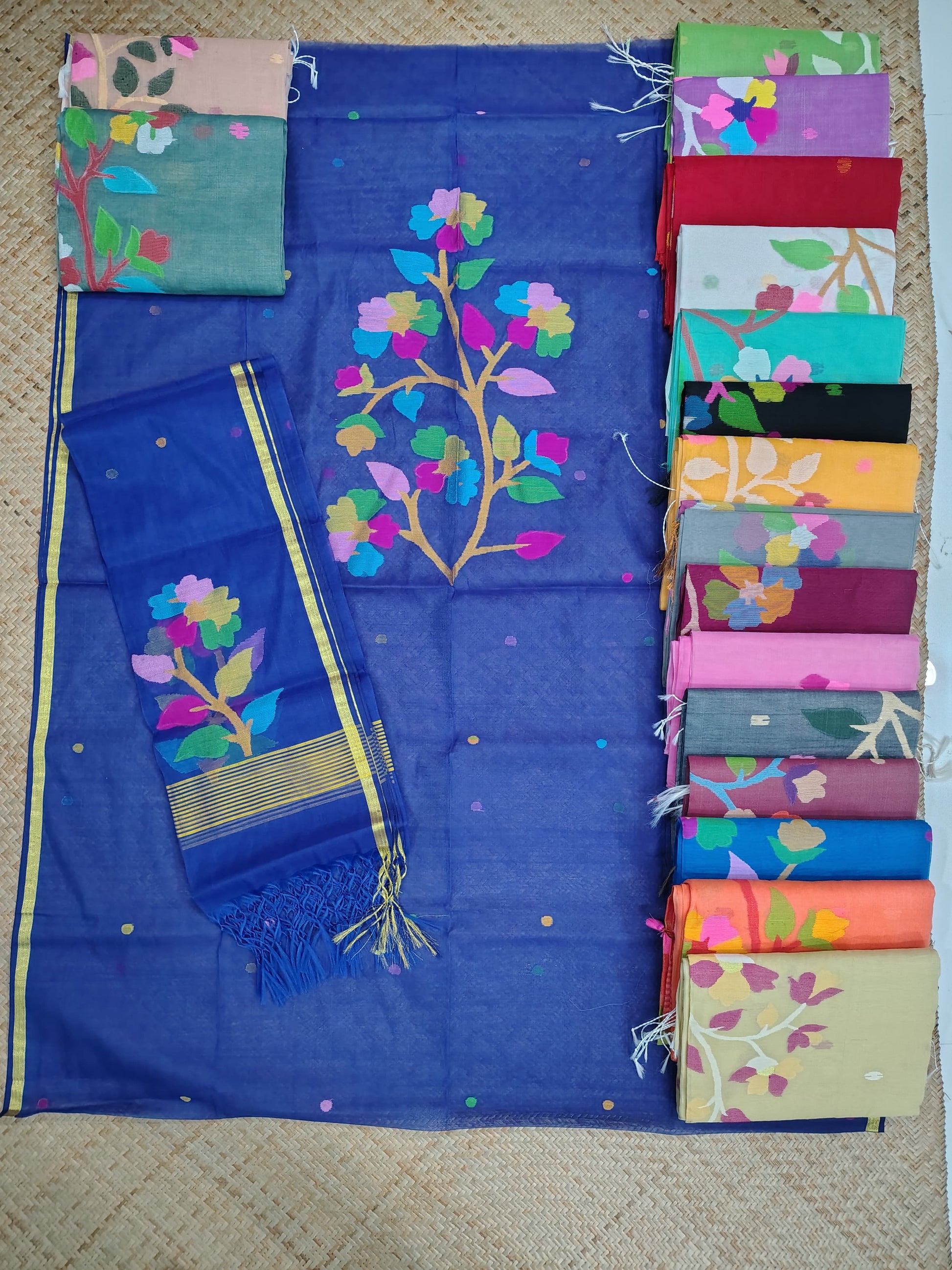 Bethuya Jamdani handwoven suit set by Rihyaaz, crafted in premium Muslin fabric with a beautifully designed 2.5-meter designer dupatta and 2.5-meter top.