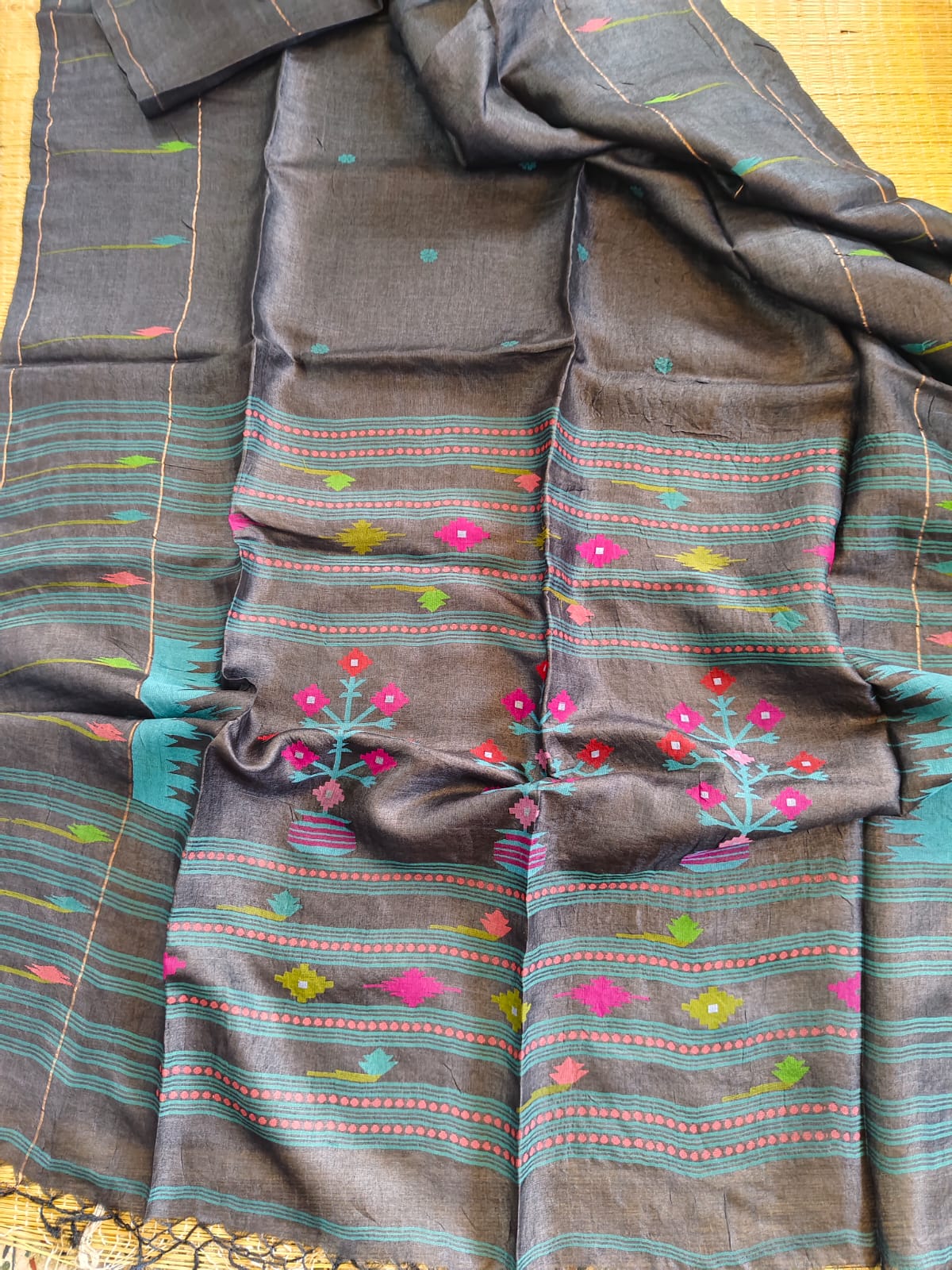 Swarnim Gray Paithani Bengal Tussar saree with intricate Jamdani weaving and running blouse piece by Rihyaaz Fashions.