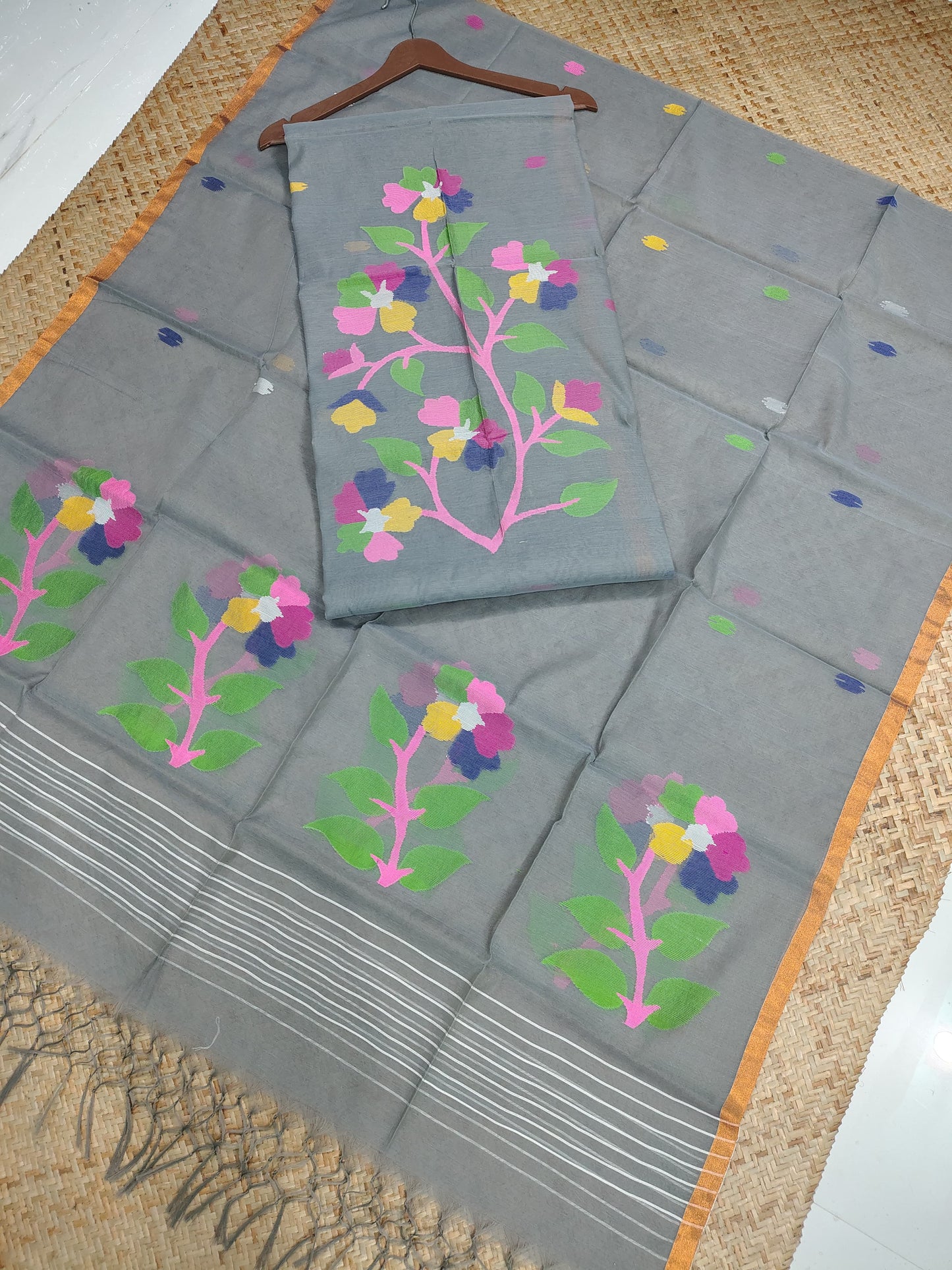 Bethuya Jamdani handwoven suit set by Rihyaaz, crafted in premium Muslin fabric with a beautifully designed 2.5-meter designer dupatta and 2.5-meter top.
