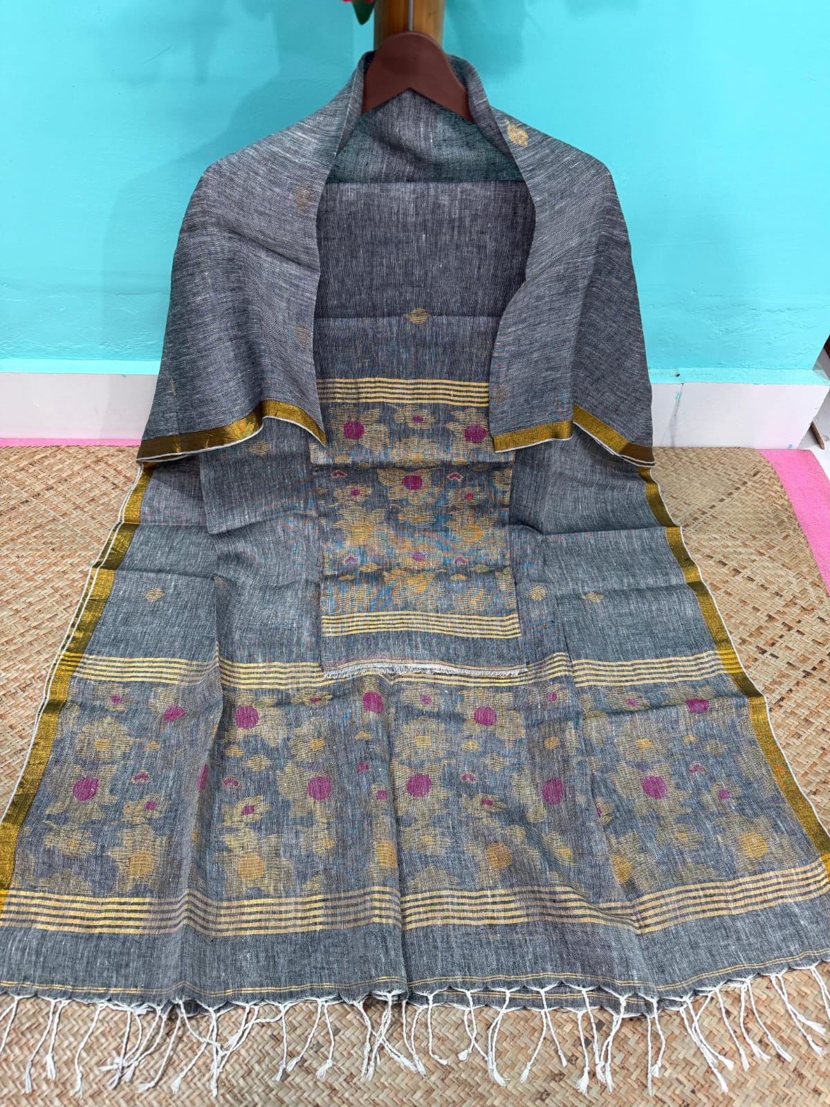 Floret linen floral weaved Jamdani suit set by Rihyaaz