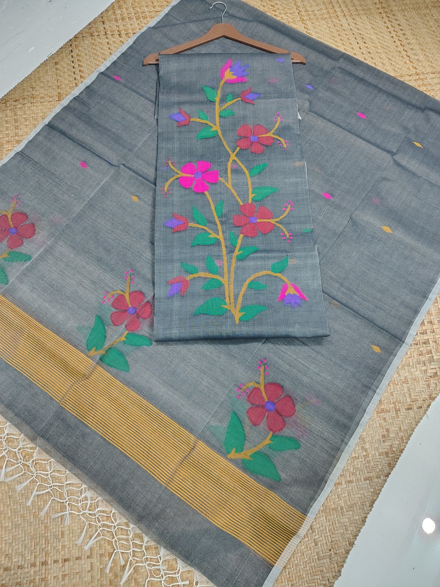 Joba Maslin Jamdani handwoven suit with 2.5-meter top and 2.5-meter tassel-finished dupatta by Rihyaaz.
