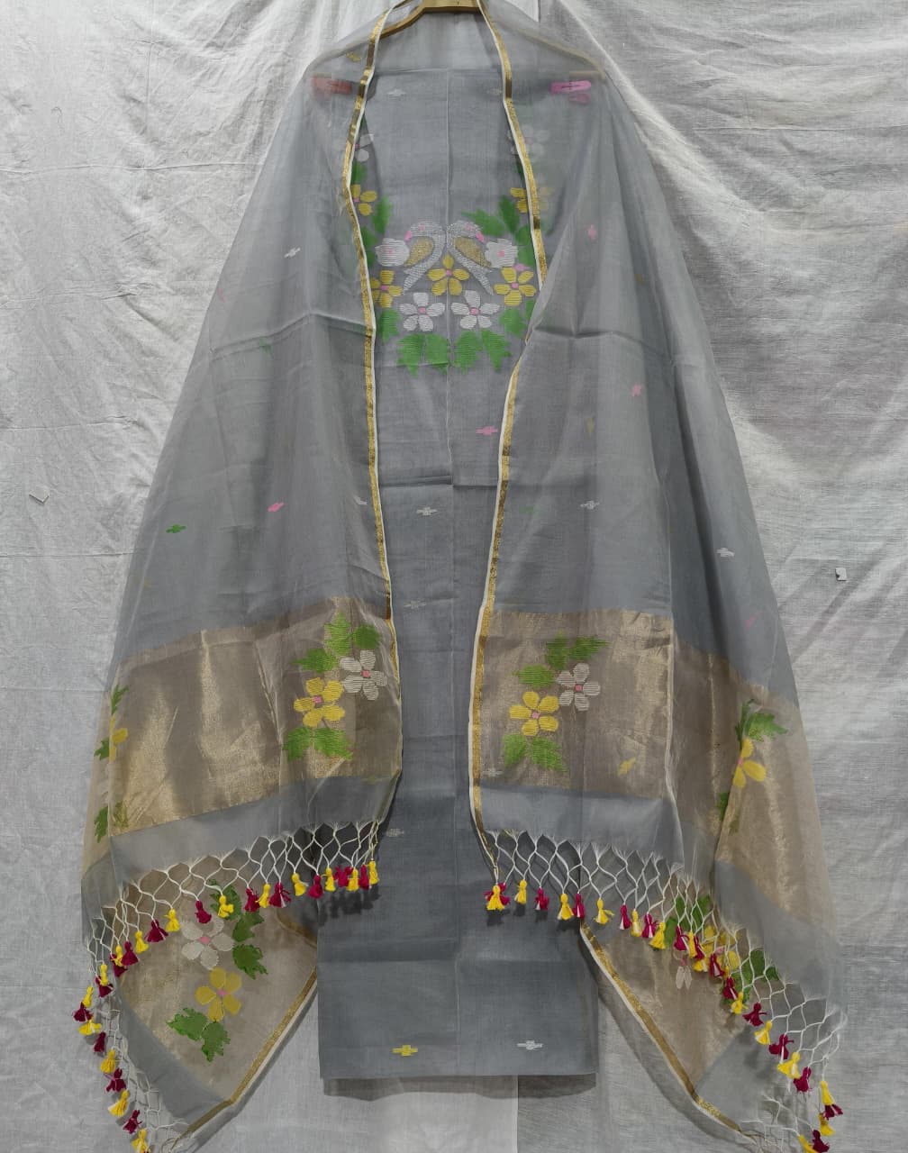 Rihyaaz Muslin Jamdani suit with matching tassel dupatta and delicate needle-weaved floral motifs.