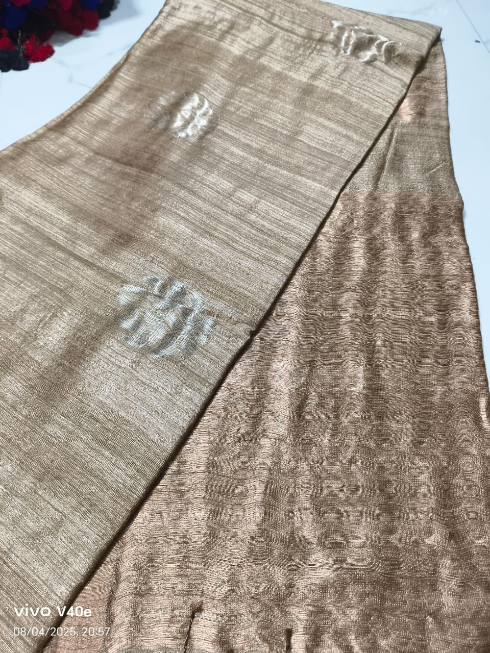 Sapla dual zari Matka Benarasi saree with intricate zari Jamdani motifs and running Matka blouse piece by Rihyaaz.