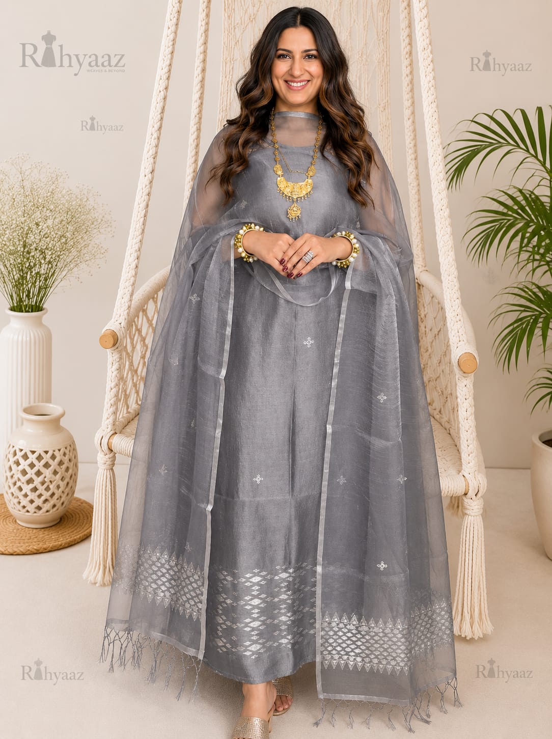 Abha by Rihyaaz – Silk linen dual zari Jamdani weaved suit with an elegant resham dupatta, handcrafted ethnic wear featuring traditional weaving and premium festive craftsmanship.